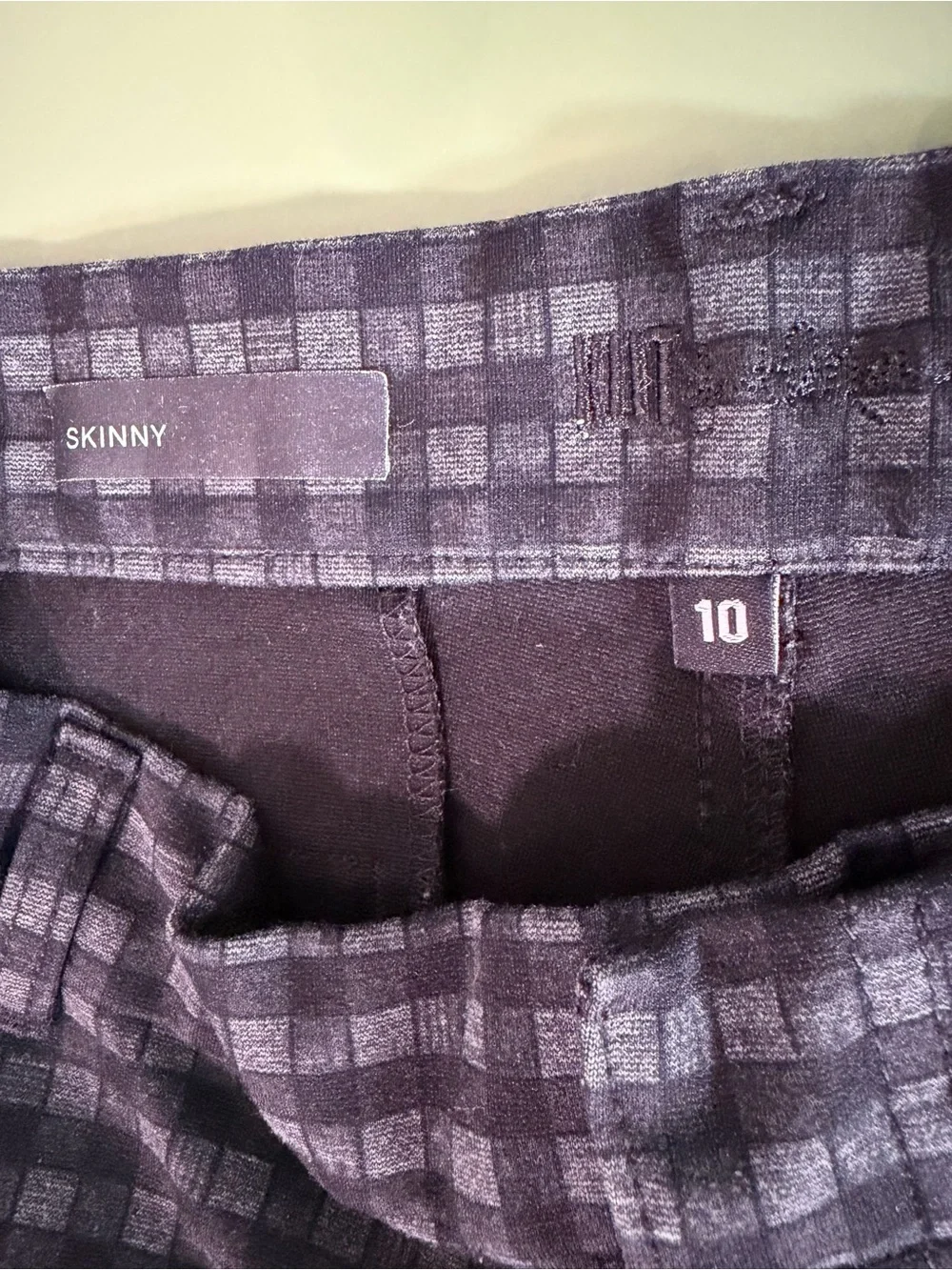 KUT from the Kloth Black/Grey Plaid Dark Academia Ankle Pants Women’s Size 10